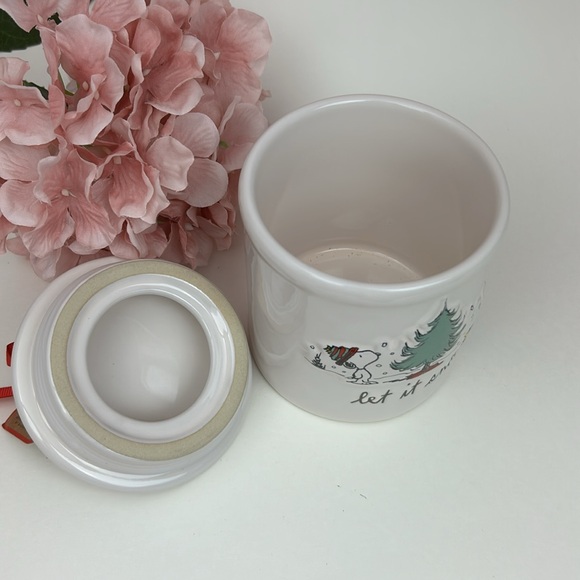 Snoopy ceramic jar with lid NWT Christmas raised design Rae Dunn - Picture 7 of 12
